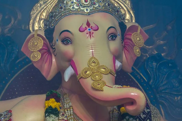 Ein Schönes Idol Von Lord Ganesha Der Bei Einem Mandal — Stockfoto