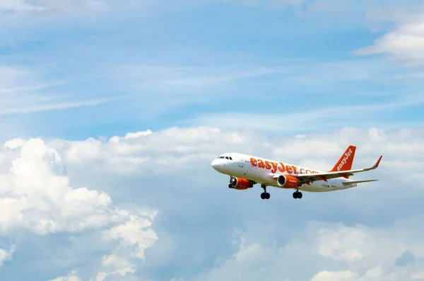 Airbus A320 Airplane Easyjet Europe Company Landing Prat Airport Barcelona — Stock Photo, Image