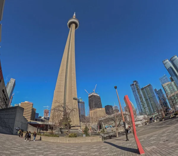 Низкоугольный Вид Башню Торонто Канада Солнечный День — стоковое фото