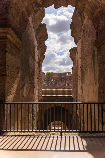 Vista Vertical Arco Del Edificio Del Coliseo —  Fotos de Stock