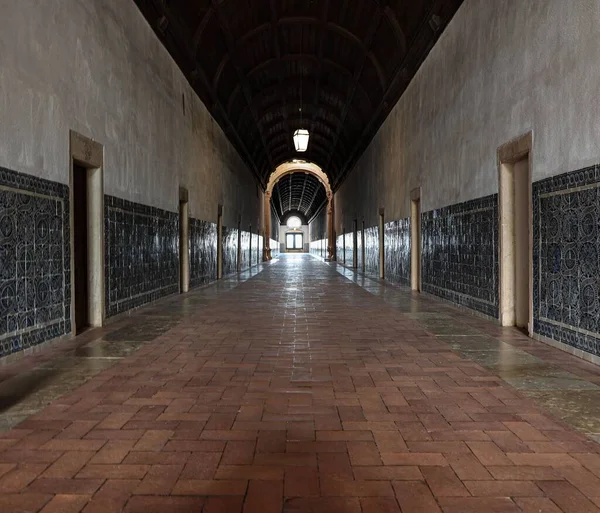 テンプル城のカタコンベ 長い廊下何世紀も前 — ストック写真