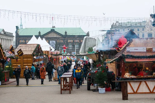 Mercado Poblado Navidad Con Humo Día Sombrío Poznan Polonia — Foto de Stock