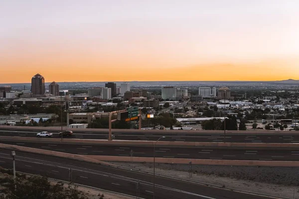 Widok Zachodu Słońca I25 Autostrady Śródmieściu Albuquerque Panorama — Zdjęcie stockowe