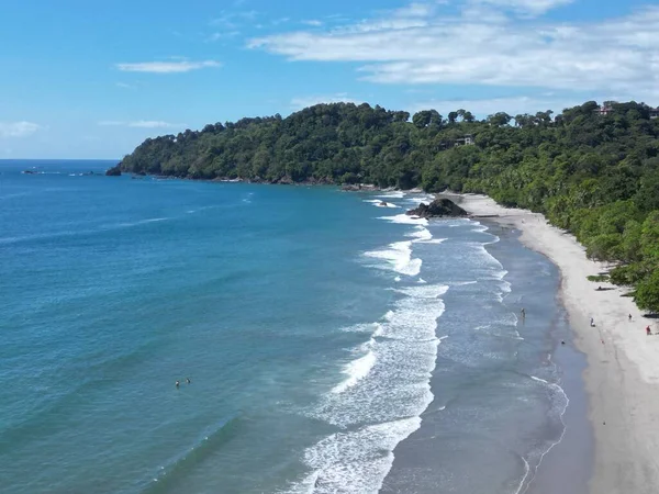 Pohled Ptačí Perspektivy Vlny Pokrývající Manuel Antonio Beach Kostarika — Stock fotografie