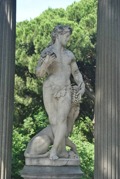 마드리드의 카프리 공원에 조각품의 아름다운 — 스톡 사진