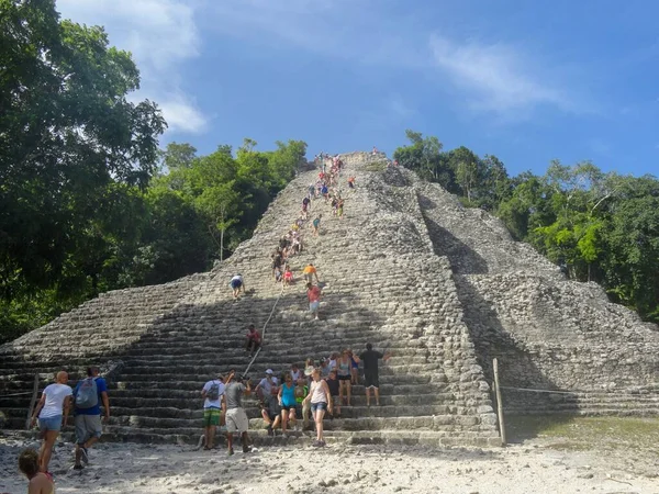 Turistas Estrutura Pirâmide Coba Quintana Roo México — Fotografia de Stock