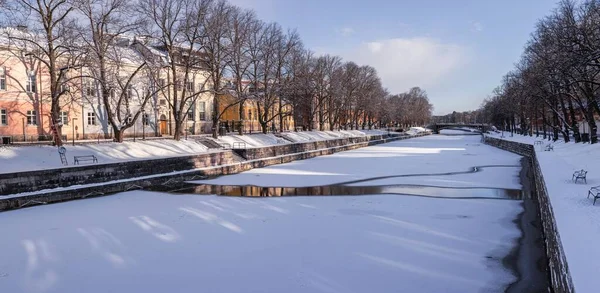 Холодный Вид Замерзшую Реку Финском Городе Турку Зимой — стоковое фото