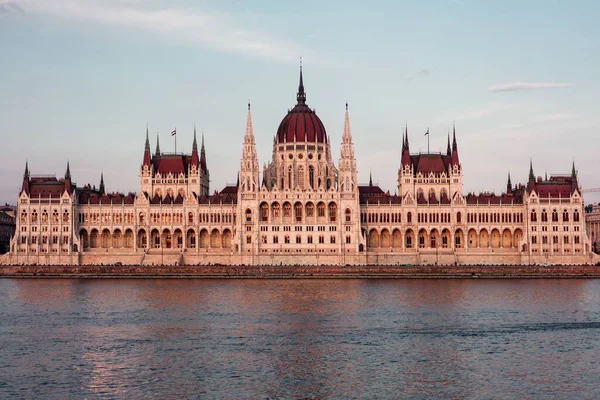 Magyar Parlament Épülete Sunseten Budapesten — Stock Fotó