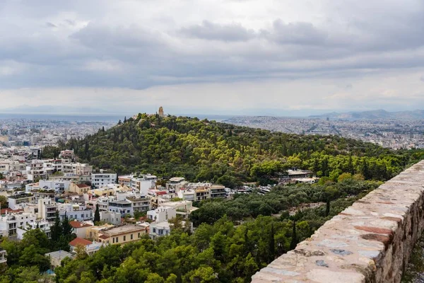 Красивый Вид Памятник Филопатии Вид Акрополя Афинах Греция — стоковое фото