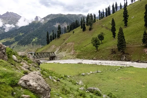 Uma Vista Panorâmica Pontes Metálicas Rio Sonamarg Hill Trek Jammu — Fotografia de Stock