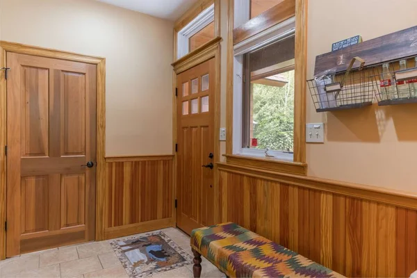 Innenaufnahme Eines Korridors Mit Holzdetails — Stockfoto