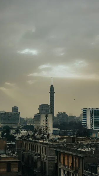 Vertical Gloomy Landscape Cairo Tower Peaking Buildings Downtown Cairo — Stock Photo, Image