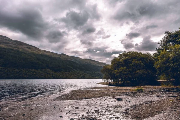 苏格兰山上的Loch Lomond湖美丽的照片 — 图库照片
