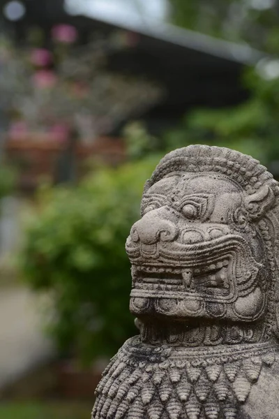 Una Estatua Piedra León Jardín Tailandia —  Fotos de Stock