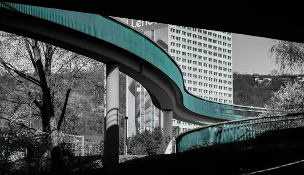 Селективный Цвет Бирюзового Тройского Пешеходного Моста Праге Дневное Время — стоковое фото