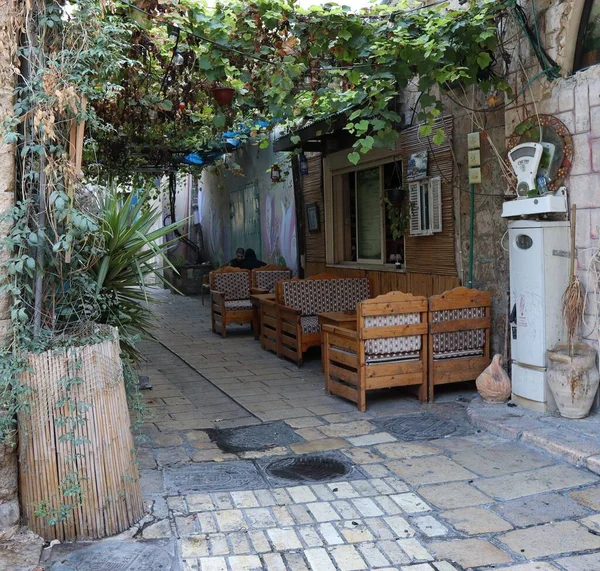 Μια Όμορφη Θέα Ενός Καφέ Δρόμο Στην Παλιά Πόλη Της — Φωτογραφία Αρχείου