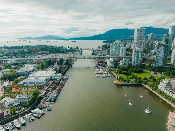 Vancouver Granville Adası Ile Şehir Merkezi Arasındaki Köprülerinin Insansız Hava — Stok fotoğraf
