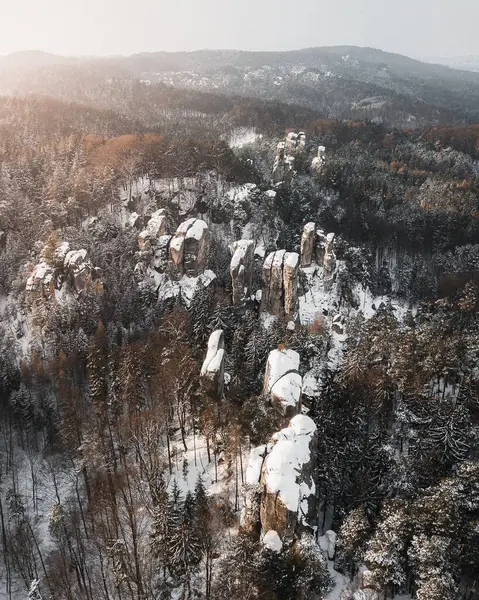 雪の中でボヘミアの楽園の空中ショット — ストック写真