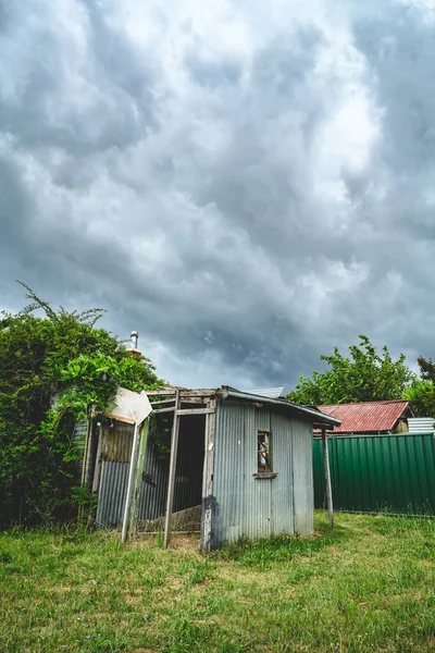 Shack Trova Lotto Abbandonato Terra Ovest Tamworth Mentre Nuvole Tempesta — Foto Stock