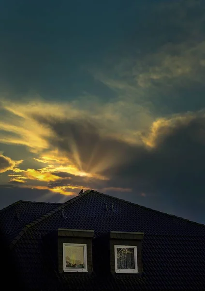 Úchvatný Západ Slunce Nad Domem — Stock fotografie
