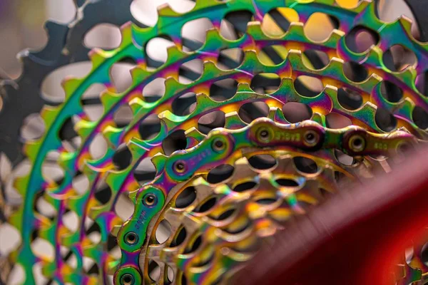 Primer Plano Cassette Arco Iris Una Bicicleta —  Fotos de Stock