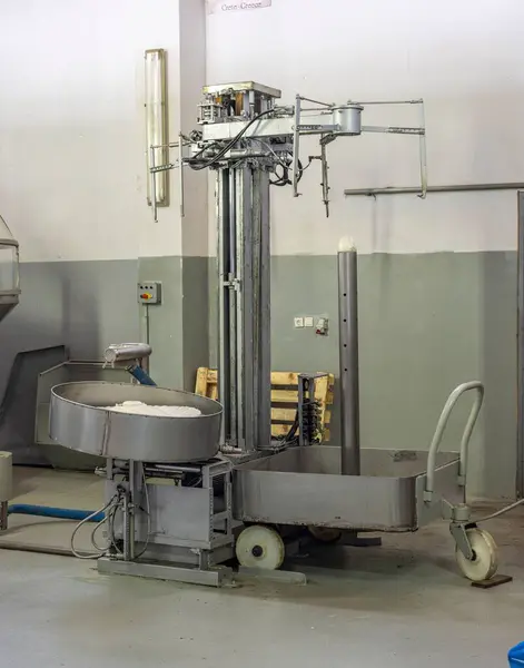 Zeytin Yağı Fabrikasındaki Zeytin Ezmesini Filtrelemek Için Makine Ekipmanının Dikey — Stok fotoğraf