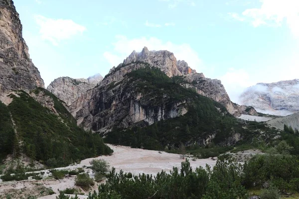 Paisaje Montañas Rocosas Dolomitas Con Cielo Humo Brumoso Trentino Tirol —  Fotos de Stock