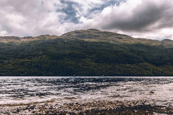 Una Hermosa Foto Del Lago Lomond Las Montañas Escocia —  Fotos de Stock
