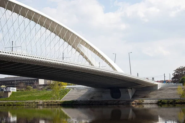 Современный Мост Троя Праге Через Реку Влтава Праге Днем — стоковое фото