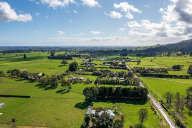 Levin 'in doğusundaki kırsal arazi ve çiftlikler Yeni Zelanda' daki Horowhenua 'da, Gladstone Yolu yakınlarında.