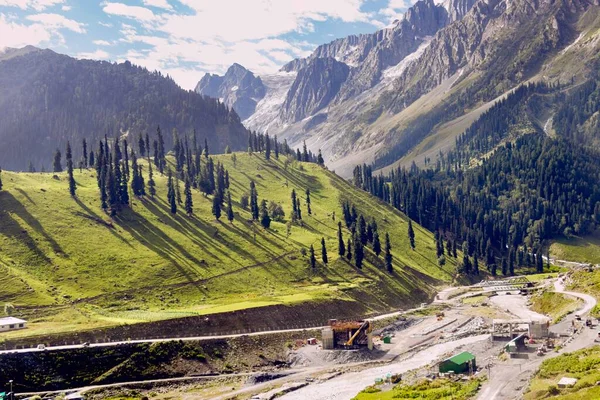 Malowniczy Widok Rzeki Ywaj Cej Zielone Góry Kaszmiru Indie — Zdjęcie stockowe