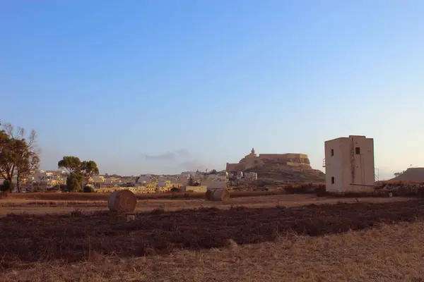 Широкий Знімок Фермерського Будинку Сіном Полі Мальті — стокове фото