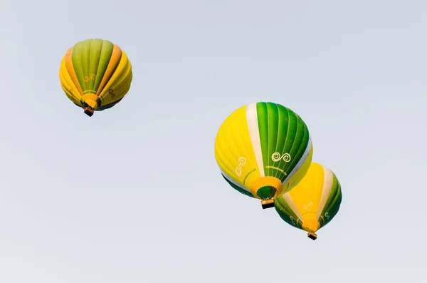 Plan Faible Angle Montgolfières Volant Dans Les Airs Lors 25E — Photo