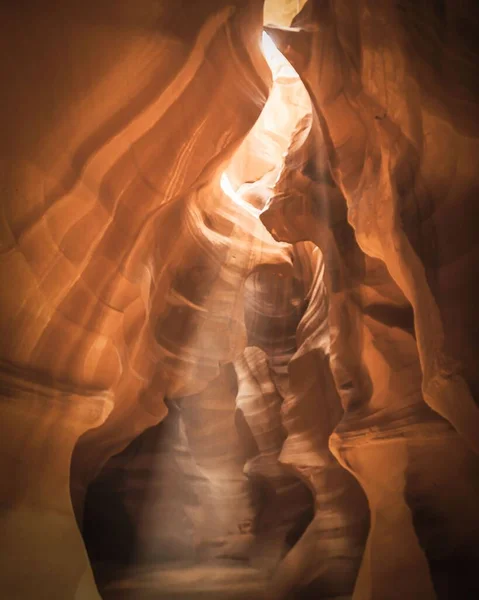 Vertical Shot Sandstone Formations Cave Dreamy Sun Rays — Stock Photo, Image
