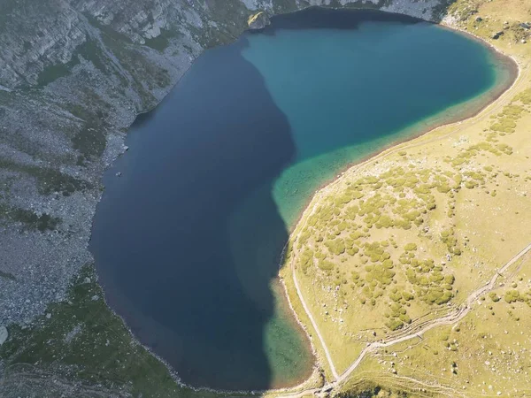 Красивый Вид Маленькое Озеро Горах — стоковое фото