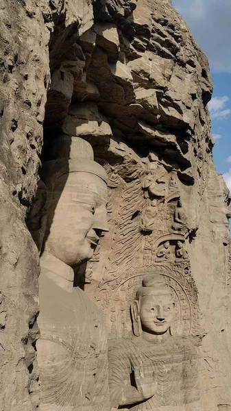 Een Verticaal Shot Van Grot Tempel Bij Yungang Grottoes — Stockfoto