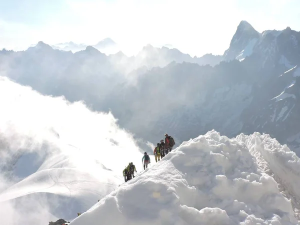 Een Groep Wandelaars Tijdens Winter Franse Alpen — Stockfoto