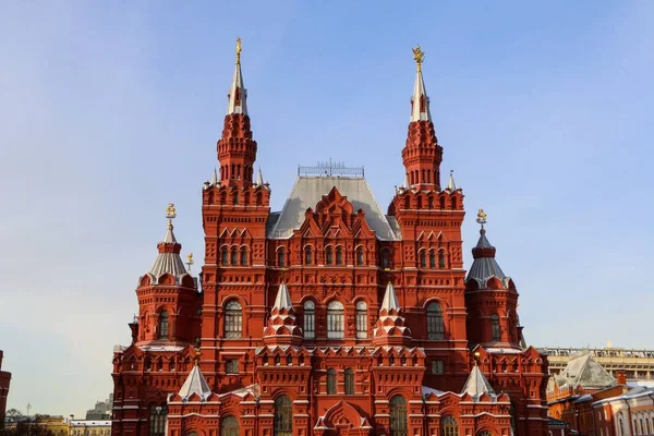 Museo Histórico Estatal Rojo Sobre Fondo Azul Del Cielo Moscú —  Fotos de Stock