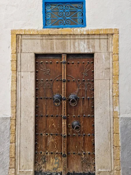 Stare Drewniane Drzwi Budynku — Zdjęcie stockowe