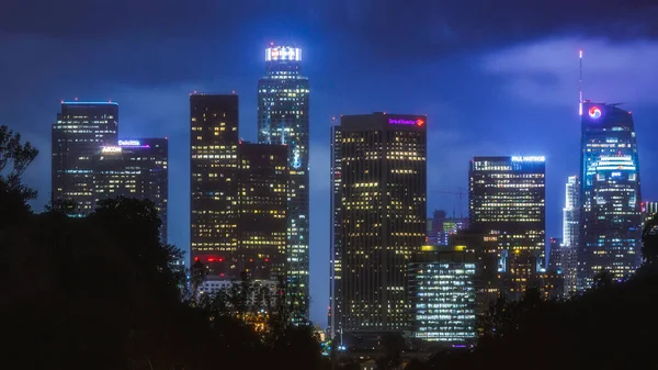 Los Angeles Taki Aydınlanmış Modern Binaların Güzel Bir Görüntüsü — Stok fotoğraf