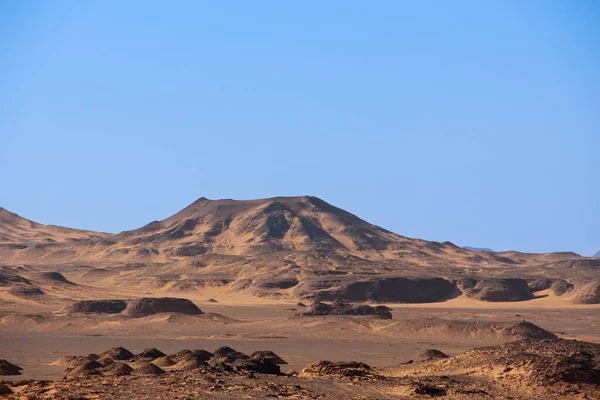 エジプトの黒い砂漠の塚の美しいショット — ストック写真
