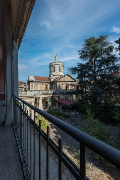 Milan Daki Bir Hastanenin Güzel Bir Şapelinin Dikey Çekimi — Stok fotoğraf