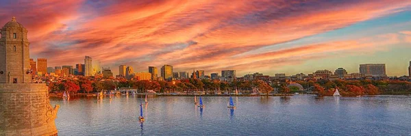 Der Sonnenuntergang Über Der Bostoner Seite Des Charles River Von — Stockfoto