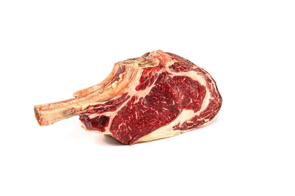 Kousek Šťavnatého Syrového Červeného Steaku Izolovaného Bílém Pozadí — Stock fotografie