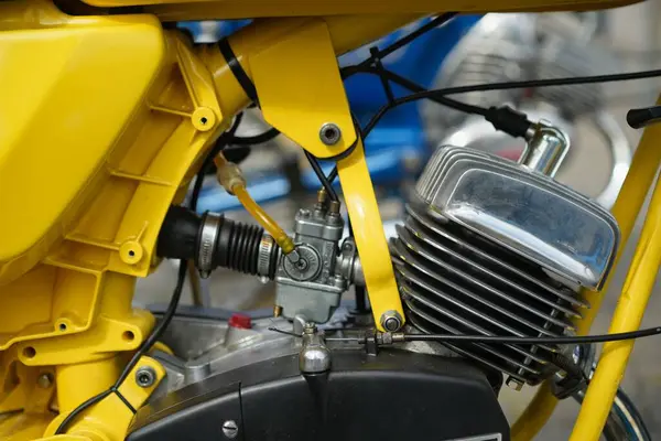 Крупный План Деталей Жёлтого Мотоцикла — стоковое фото
