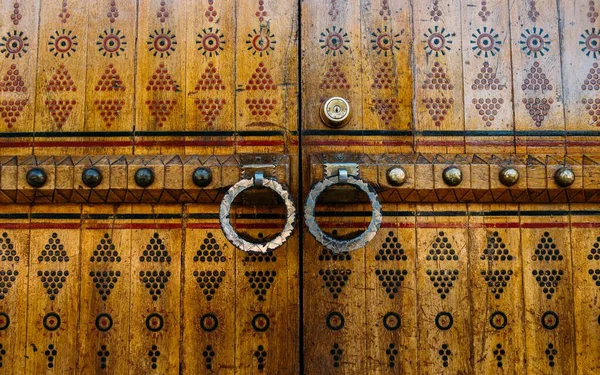 Zwiedzanie Drzwi Starym Mieście Riy — Zdjęcie stockowe