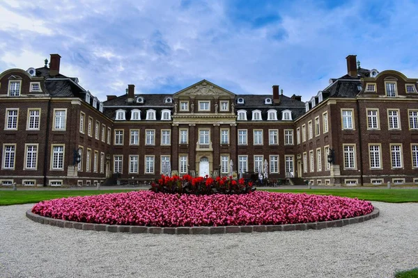 Blumen Vor Dem Nordkirchener Schloss — Stockfoto