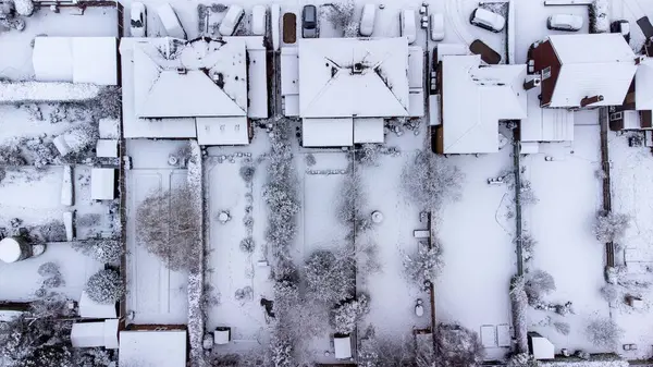 Una Toma Aérea Casas Residenciales Cubiertas Nieve —  Fotos de Stock
