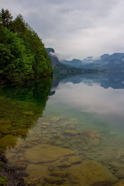 Krásné Horské Jezero Wolfgangsee Horami Ponurý Den — Stock fotografie