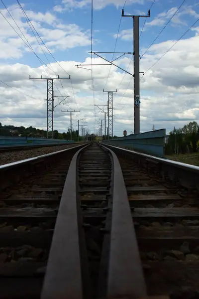 Ένα Κάθετο Πλάνο Των Σιδηροδρομικών Γραμμών Που Εκτείνεται Απόσταση — Φωτογραφία Αρχείου